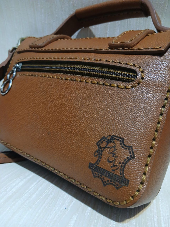 کیف چرم دستدوز سبک و شیک با رنگ دلخواه مشتری