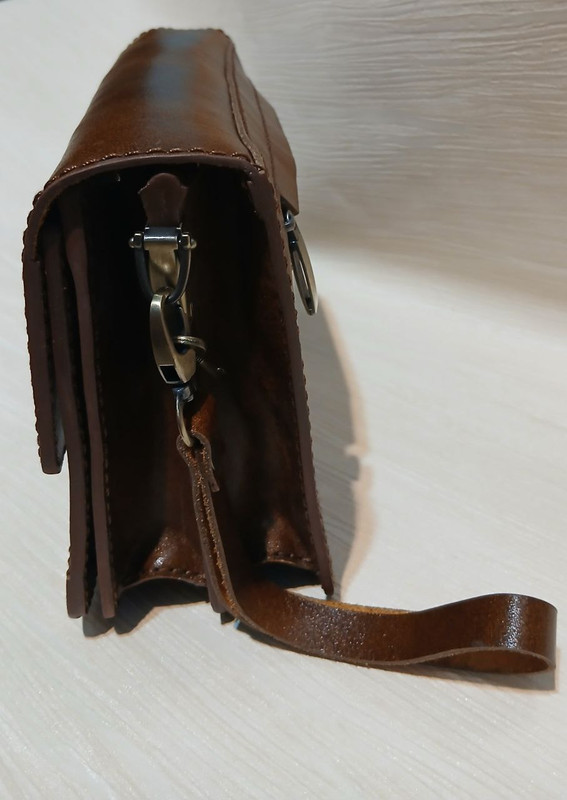 کیف مردانه زیباس چرم با طراحی ساده و شیک