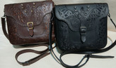 کیف دوشی چرم طبیعی زنانه با طرح سنتی ایرانی