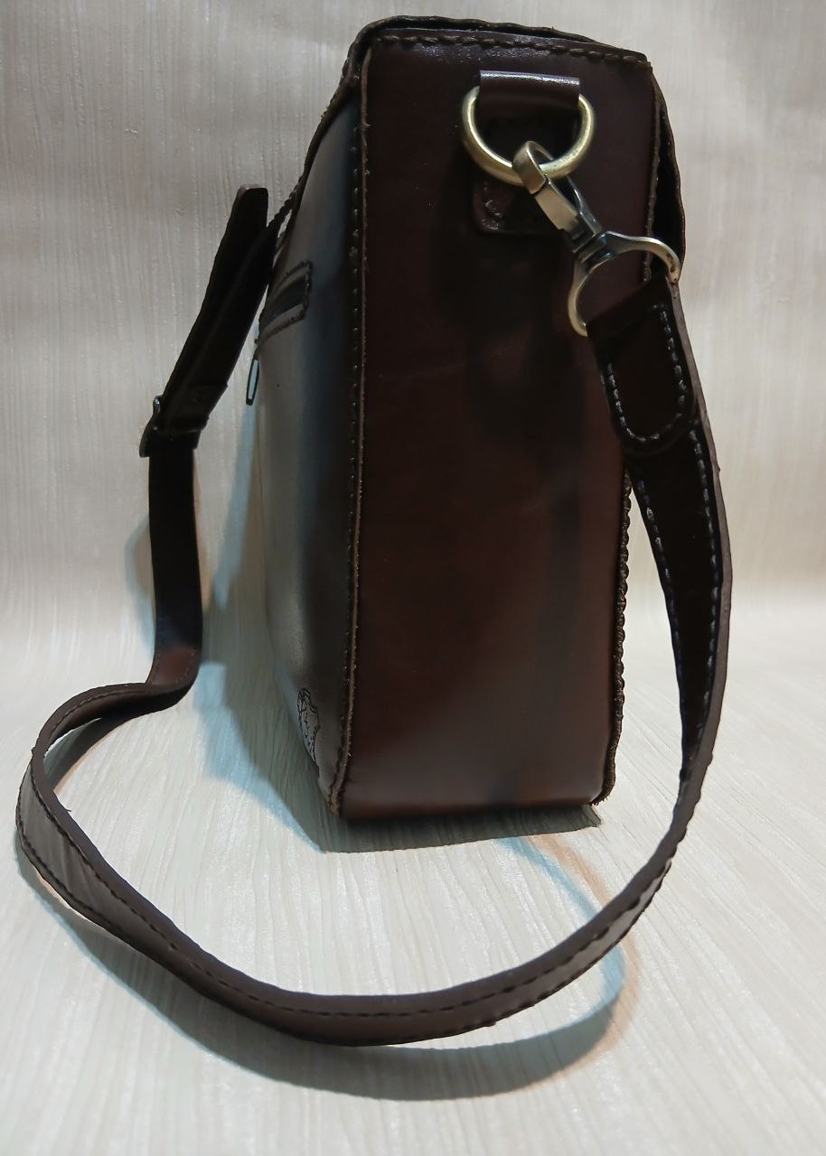 کیف دوشی طرح اسلیمی از چرم طبیعی