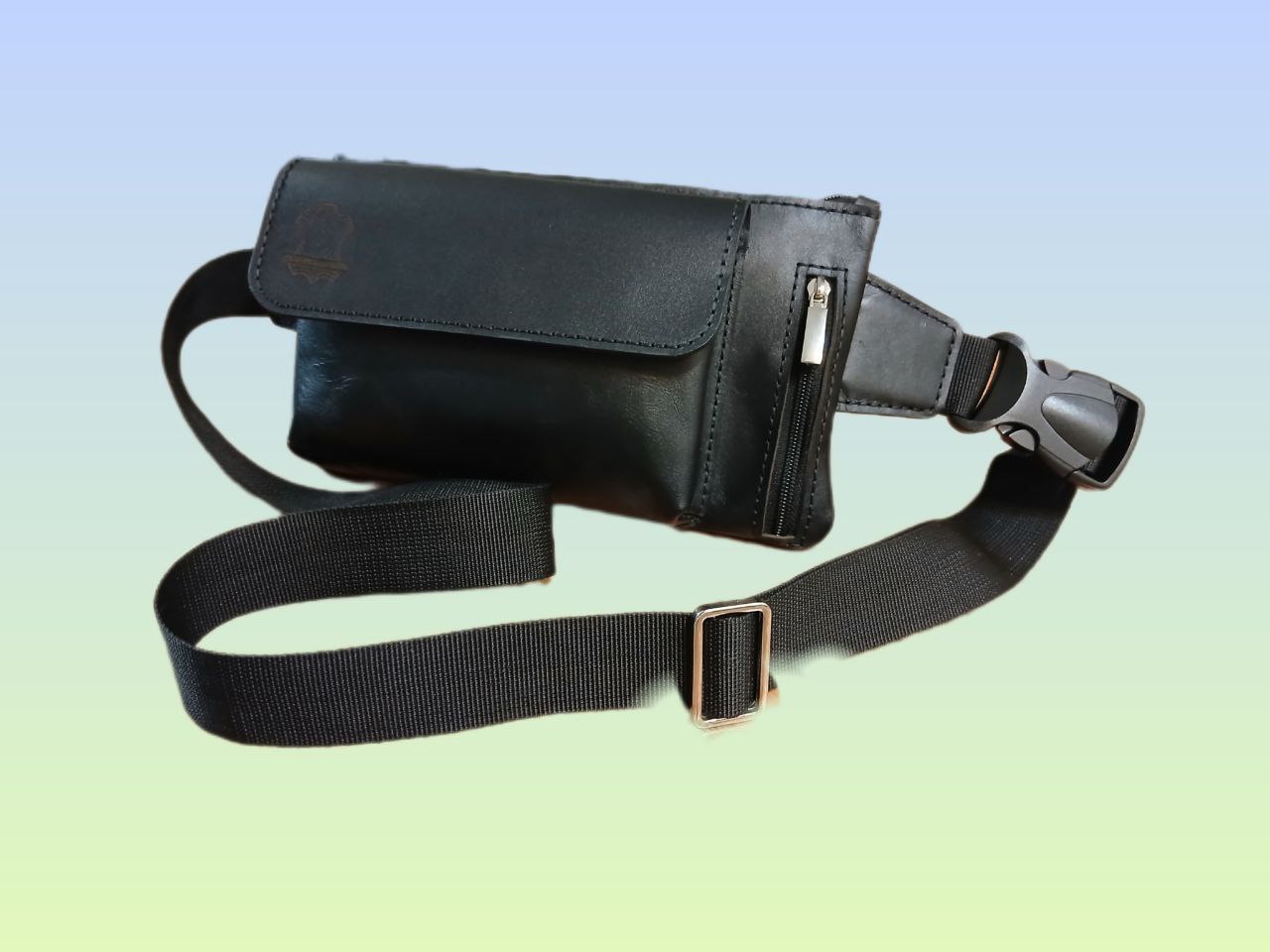 کیف کمری چرمی دستدوز مناسب پیاده‌روی و دوچرخه‌سواری