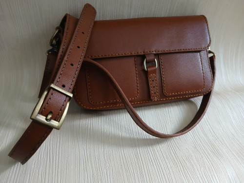 کیف دوشی زنانه چرم طبیعی دستدوز زیباس چرم