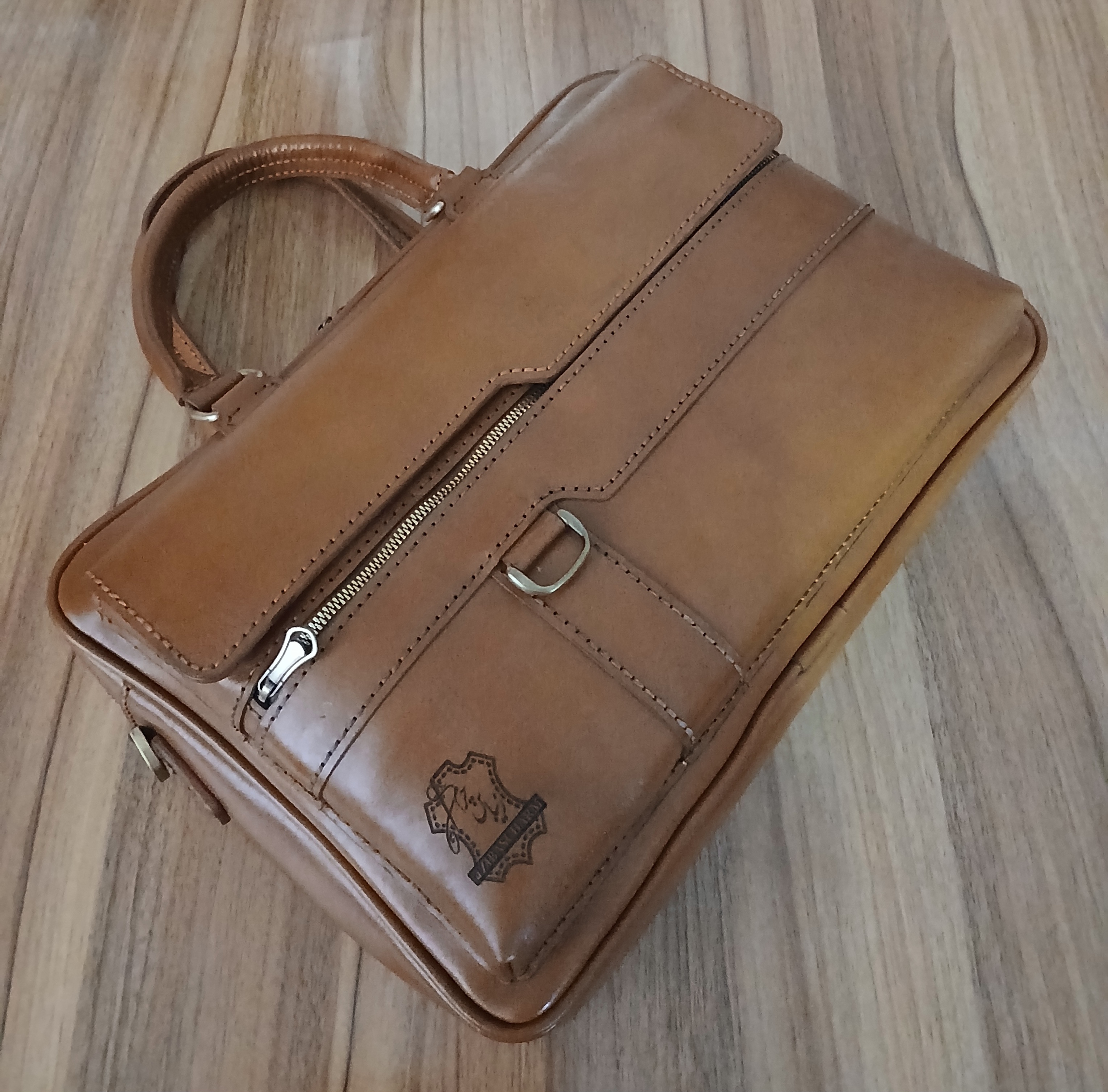 کیف چرمی اداری گاوی دستدوز با طراحی رسمی