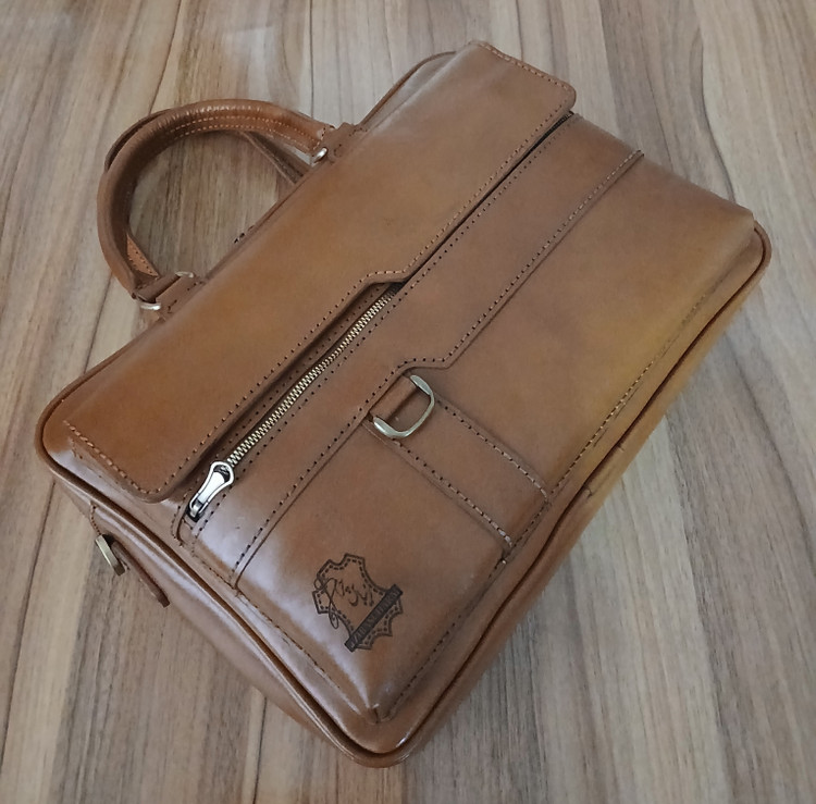 کیف چرمی اداری گاوی دستدوز با طراحی رسمی